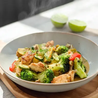 Low Carb Hähnchenpfanne: Schnell & Zart mit Gemüse